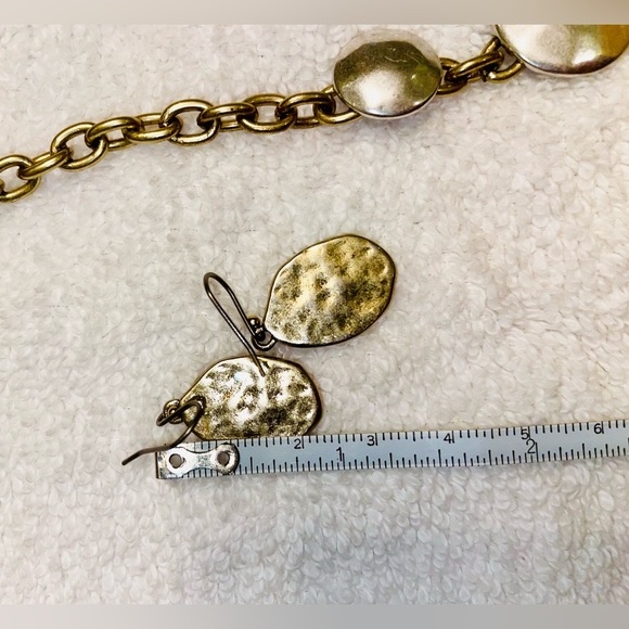 Lucky Brand hammered gold/silver necklace & two earring set - Picture 3 of 6